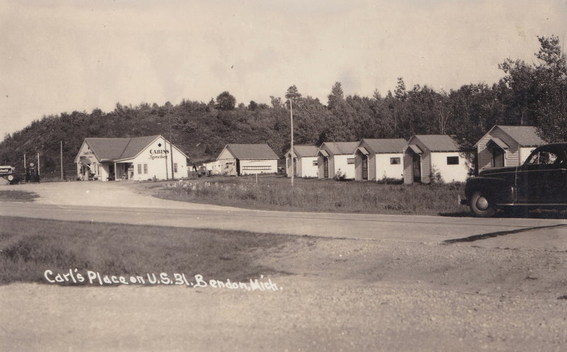 Carls Place (Carls Cabins) - Vintage Postcard